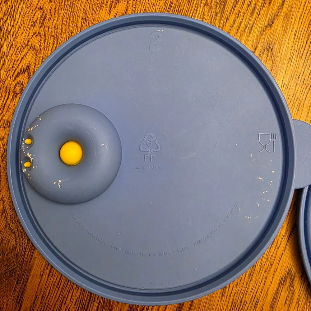 Tupperware Rock N Serve Blue‎ Yellow Microwave Vented Lids Round 7 Inch 5240A